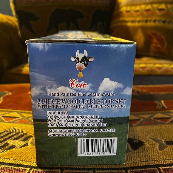 3 Piece wood tabletop set with ceramic salt and pepper shakers - Picture 3 of 3